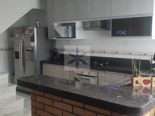 Imagem: O apartamento possui 4 Dormitórios, 1 Suíte, 3 Banheiros,