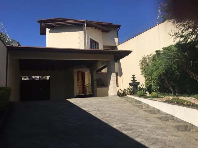 Imagem: Sobrado com 4 Dormitórios com Terreno de