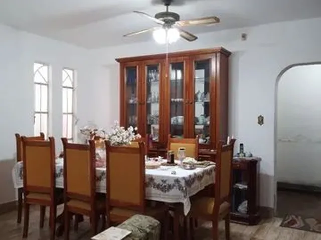 Imagem: Casa com 6 Dormitórios À Venda, 240 M²