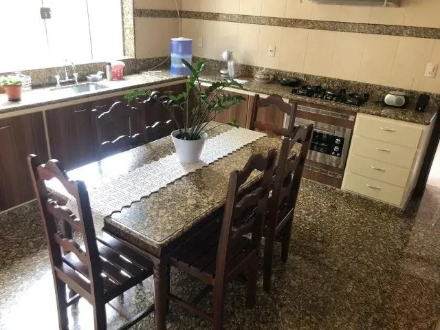 Imagem 6: Casa com 4 Quartos no Centro de Itaúna!