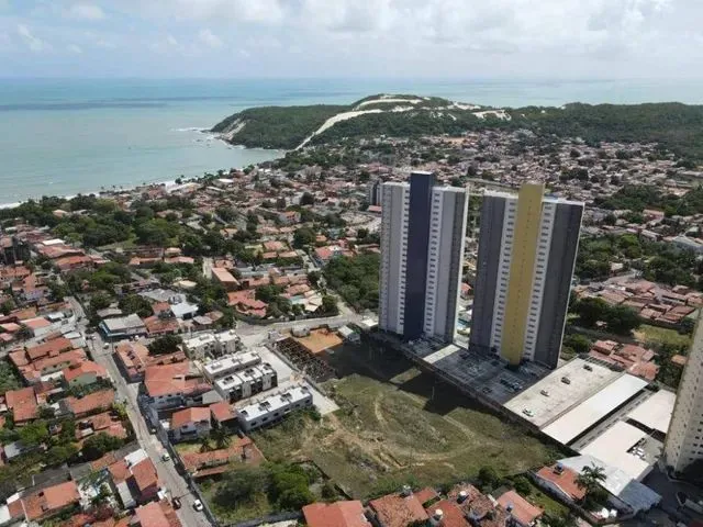 Imagem 2: Casa Duplex em Condomínio em Ponta Negra, com 3 Quartos, Sendo 2 Suítes, Próximo À