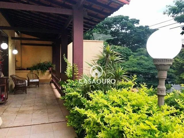 Imagem: Casa com 4 Quartos para Alugar, 417 M²