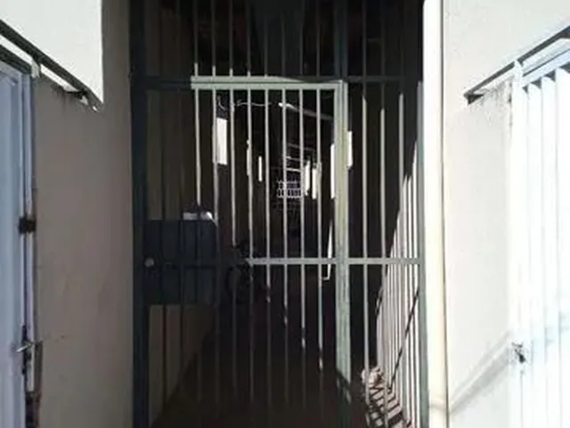 Imagem 14: Alugo Kitnet no Jardim América: Um Quarto, Sala, Banheiro, Área de Serviço e Garagem