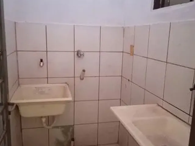 Imagem 16: Alugo Kitnet no Jardim América: Um Quarto, Sala, Banheiro, Área de Serviço e Garagem