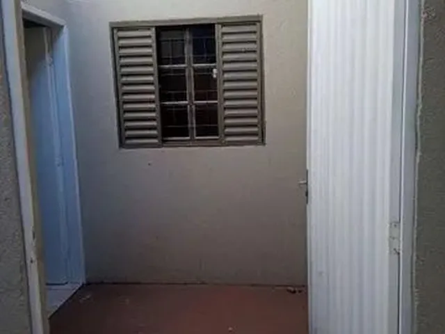 Imagem 10: Alugo Kitnet no Jardim América: Um Quarto, Sala, Banheiro, Área de Serviço e Garagem