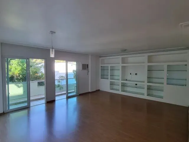 Imagem: 04 Quartos de Fundos na Av. Roberto Silveira