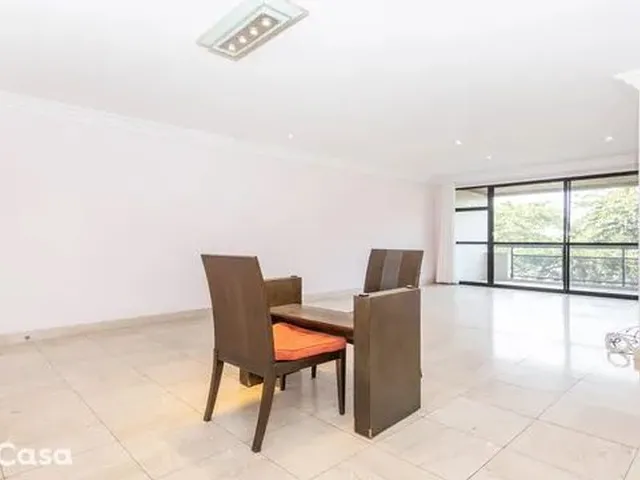 Imagem: O apartamento possui 4 Dormitórios, 2 Banheiros, 2 Vagas