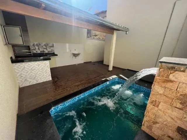 Imagem: Casa com Piscina Localizada no Bairro Colina