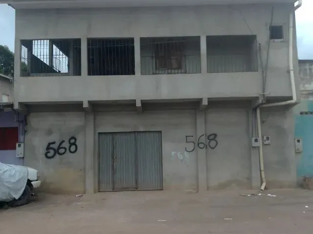Imagem: A casa possui 5 Dormitórios, 5 Banheiros, 2 Vagas na