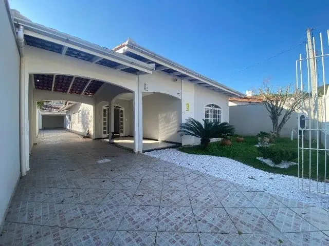 Imagem: Casa Averbada, 4 Dormitórios no Bairro