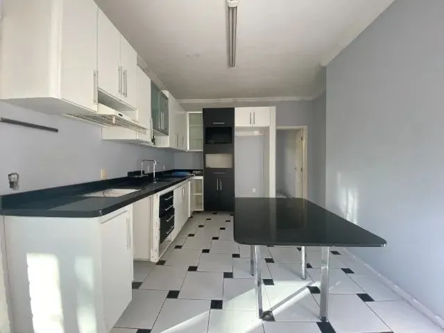 Imagem 14: Casa Averbada, 4 Dormitórios no Bairro Ressacada em Itajaí. Valor de Oportunidade