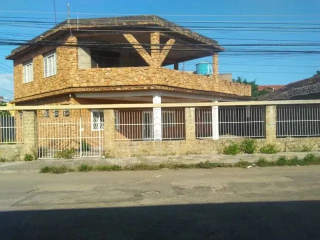 Imagem: Casa em Rua Pública