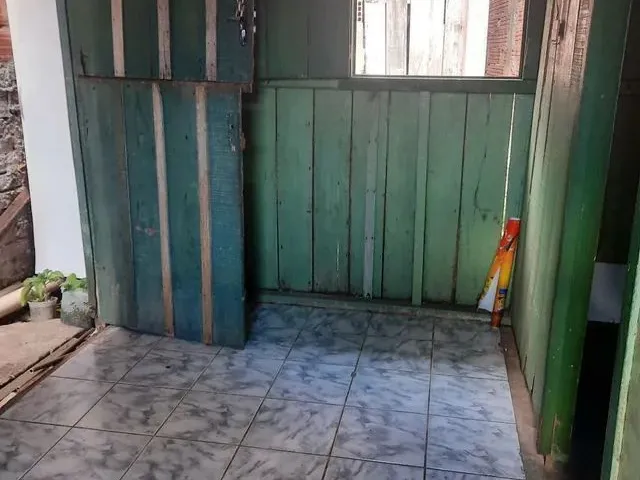 Imagem: Aluga-Se Uma Casa de Madeira Não Paga Luz