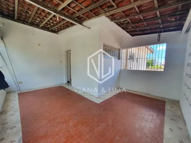 Imagem 4: Casa para Aluguel Ou Venda Possui 295 Metros Quadrados com 4 Quartos em Cordeiro - Recife