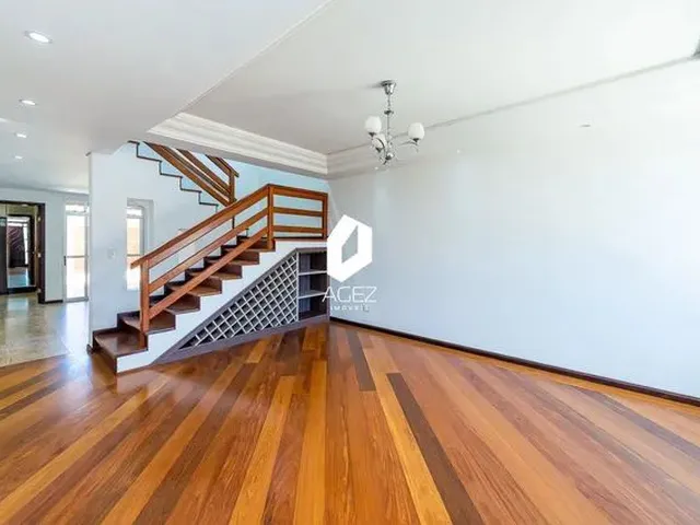 Imagem 3: Casa Ampla com Edícula e 5 Vagas de Garagem!