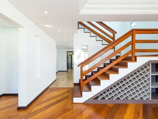 Imagem 9: Casa Ampla com Edícula e 5 Vagas de Garagem!