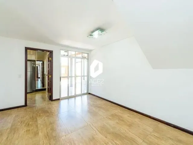 Imagem 8: Casa Ampla com Edícula e 5 Vagas de Garagem!