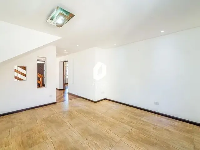Imagem 4: Casa Ampla com Edícula e 5 Vagas de Garagem!