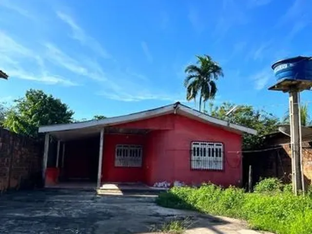 Imagem: A casa possui 3 Dormitórios, 1 Banheiro, 3 Vagas na