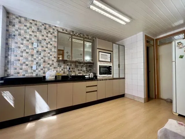 Imagem 9: Casa 4 Dormitórios em Coqueiros