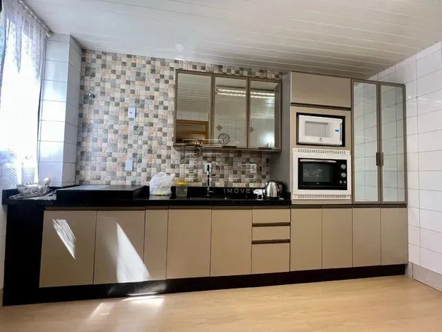 Imagem 6: Casa 4 Dormitórios em Coqueiros