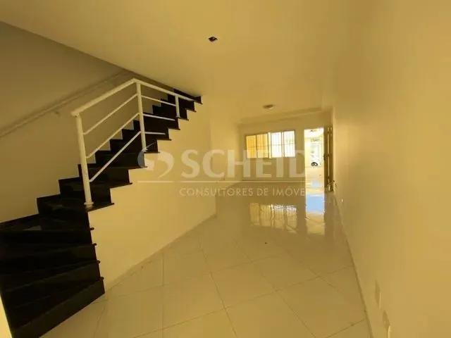 Imagem 1: Sobrado À Venda com 3 Quartos Sendo 1 Suíte