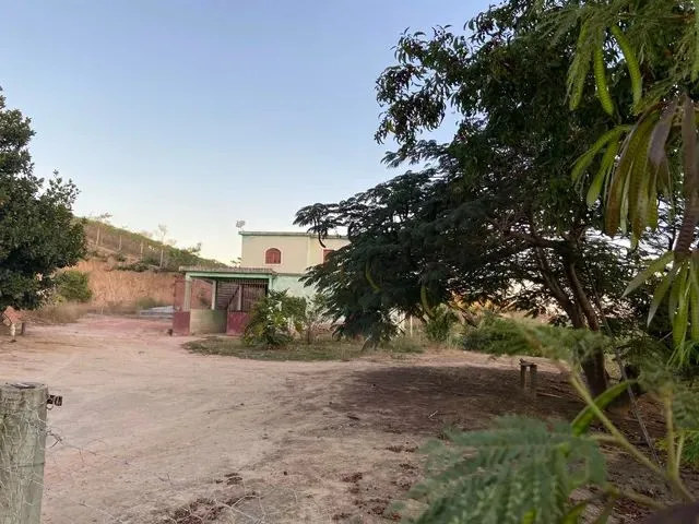 Imagem 2: 2 Casa com Terreno Amplo