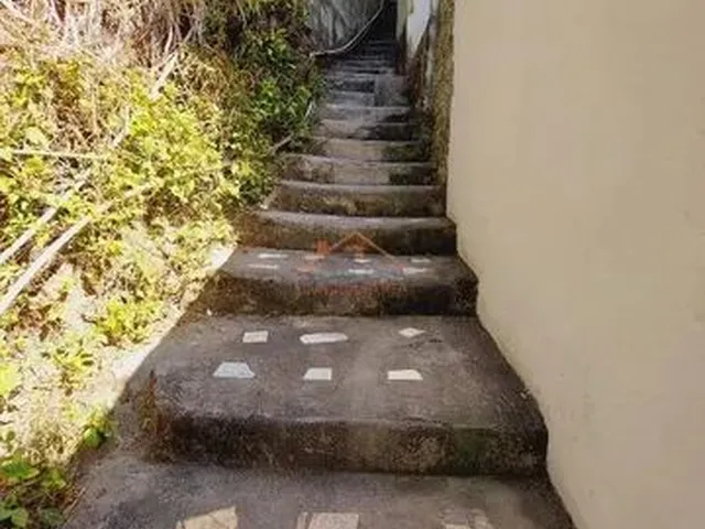 Imagem: Casa com Quintal, de 2 Quartos em Lote na