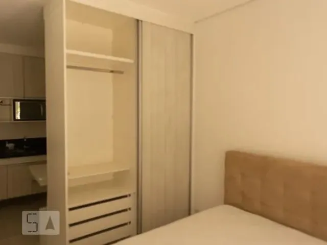 Imagem: O studio possui 1 Dormitório, 1 Banheiro, 1 Vaga na