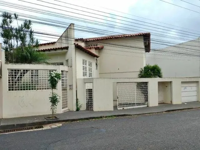 Imagem: Casa para Aluguel, 8 Quartos, 2 Suítes