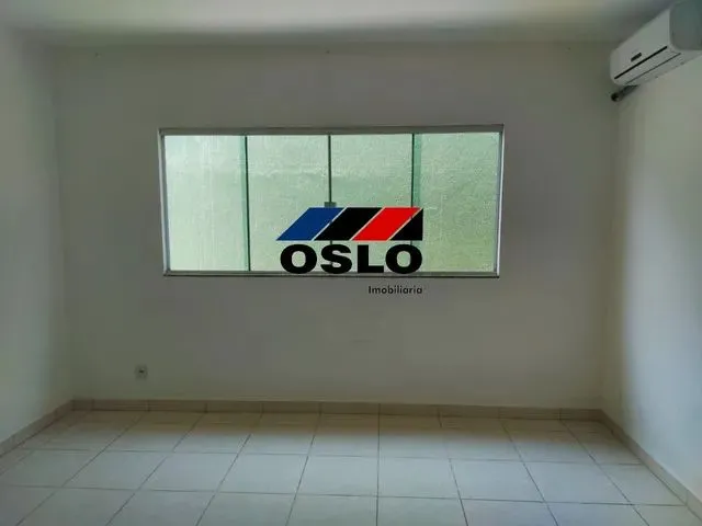 Imagem 3: Casa com 03 Quartos Sendo 01 Suíte, Garagem para 03 para Carros , Localizada no Cidade