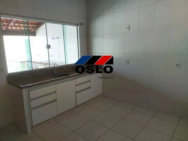 Imagem 16: Casa com 03 Quartos Sendo 01 Suíte, Garagem para 03 para Carros , Localizada no Cidade