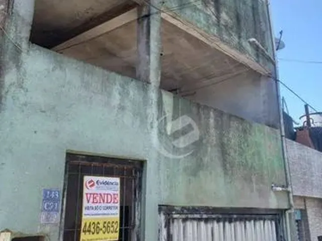 Imagem: A casa possui 1 Dormitório, 1 Banheiro, 1 Vaga na garagem,