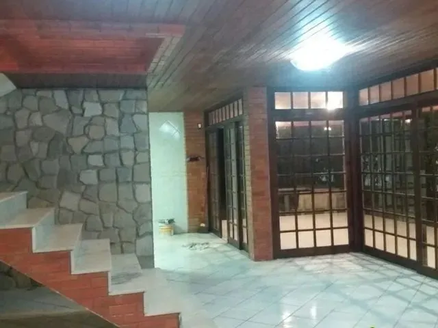 Imagem: Casa com 4 Quartos para Alugar em Condomínio