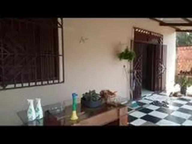 Imagem: A casa possui 2 Dormitórios, 2 Banheiros, 1 Vaga na