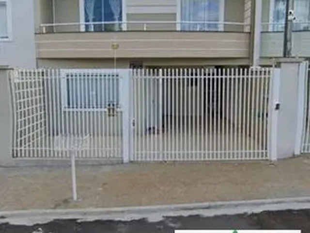 Imagem: Casa Assobradada com 3 Quartos - Bairro