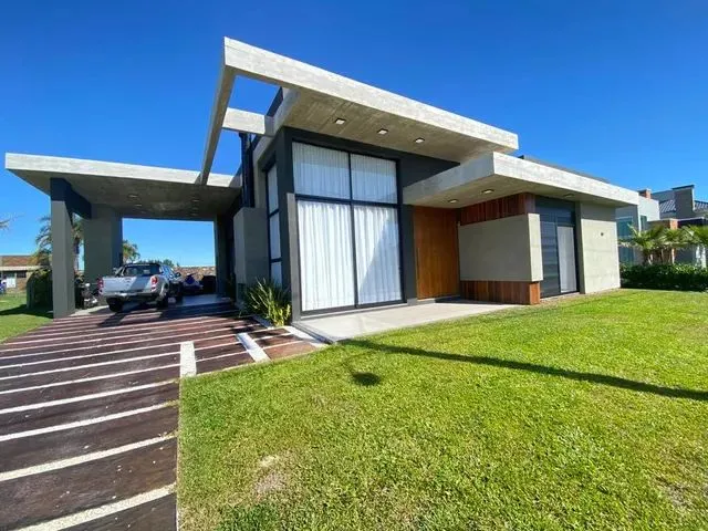 Imagem: Luxuosa Residência em Condomínio Náutico