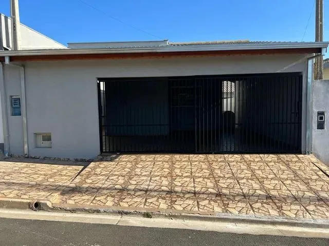 Imagem: A casa possui 2 Dormitórios, 2 Banheiros, 2 Vagas na