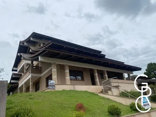 Imagem: Casa em Estilo Colonial em Condomínio Fechado