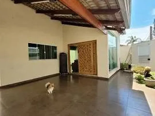 Imagem: A casa possui 3 Dormitórios, 1 Suíte, 3 Banheiros, 2
