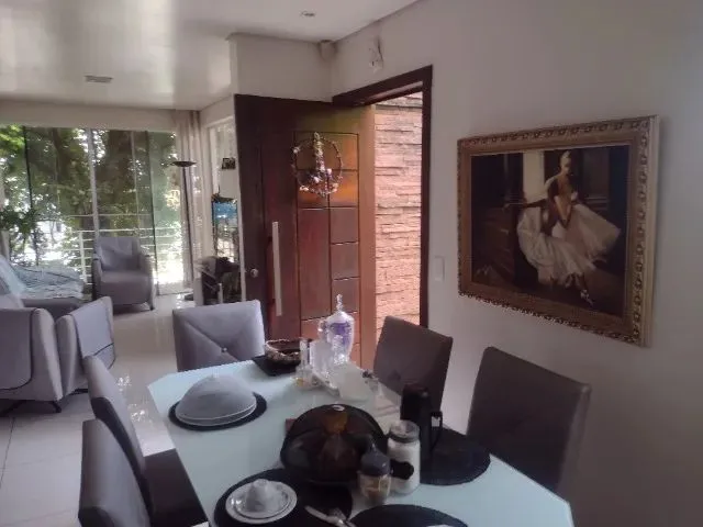 Imagem: A casa possui 3 Dormitórios, 2 Suítes, 4 Banheiros, 2