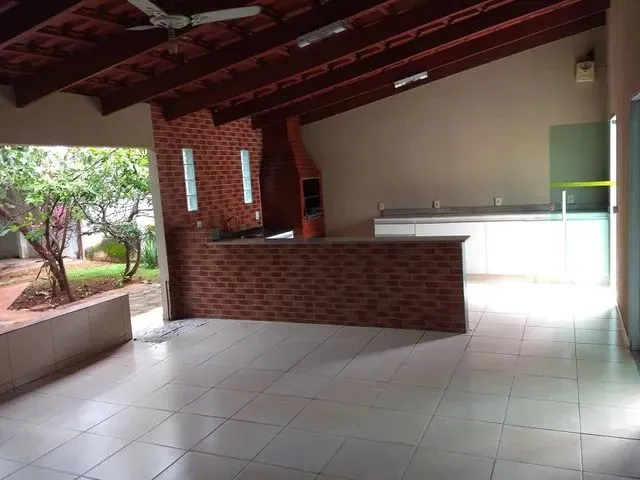Imagem: Casa para Venda com 4 Quartos em Vila Fontana