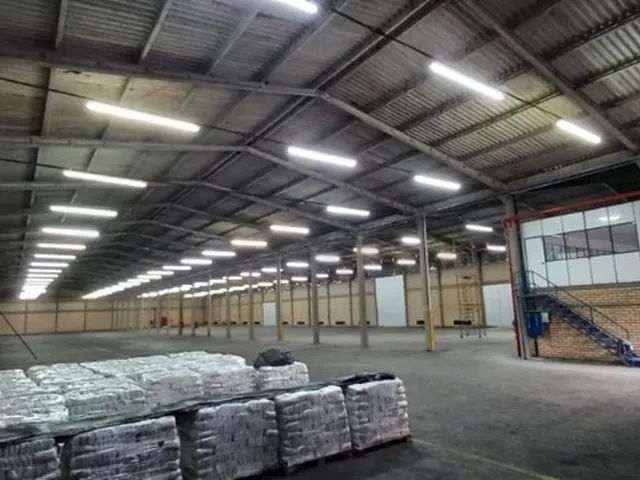 Imagem 8: Galpão para locação em Gravataí, RS, 3.800m², pé direito 10m, docas elevadas, junto