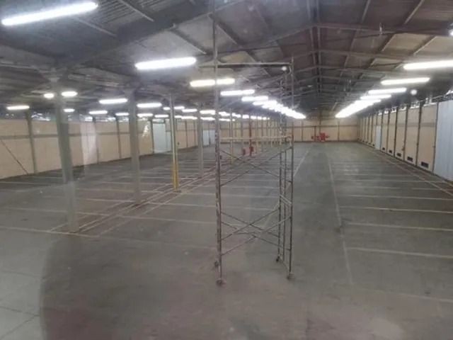 Imagem 2: Galpão para locação em Gravataí, RS, 3.800m², pé direito 10m, docas elevadas, junto