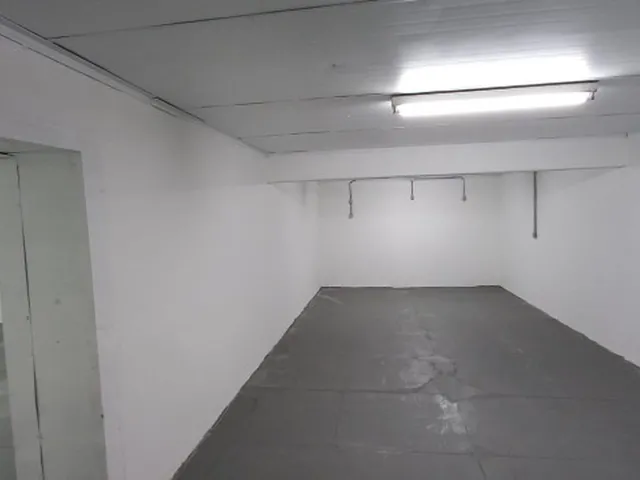 Imagem 3: Galpão para locação em Gravataí, RS, 3.800m², pé direito 10m, docas elevadas, junto