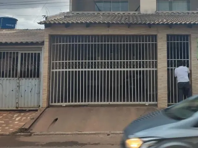 Imagem: Alugo Casa de Fundos
