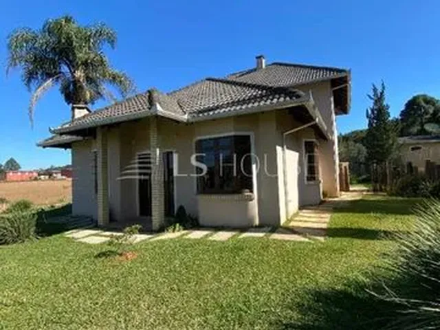 Imagem: A casa possui 3 Dormitórios, 1 Suíte, 3 Banheiros, 2