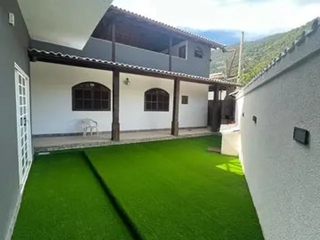 Imagem: A casa em condomínio possui 5 Dormitórios, 2 Suítes, 5