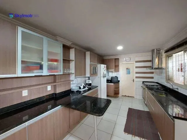 Imagem 6: Ampla Casa À Venda com 338M² - 4 Dormitórios Sendo 4 Suítes com Piscina no Jardim