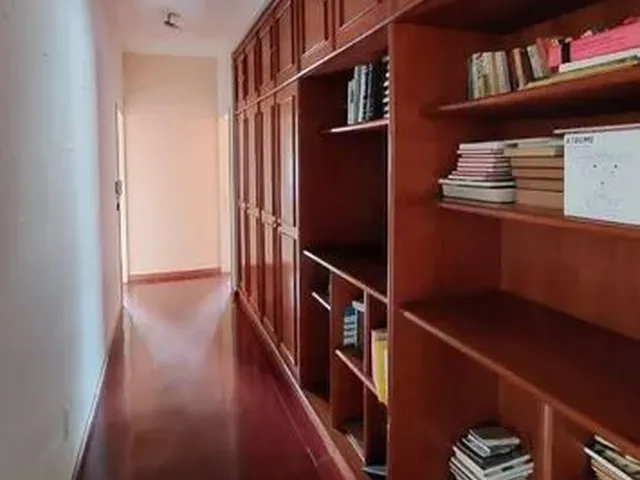 Imagem 13: Ampla Casa À Venda com 338M² - 4 Dormitórios Sendo 4 Suítes com Piscina no Jardim